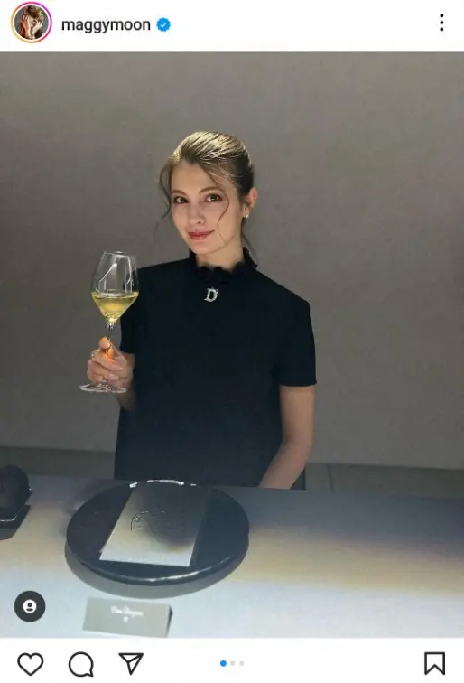 【画像・写真】マギー　超ミニのワンピドレス姿披露に「目元が惹き込まれる美しさ」「脚きれい」「素敵でカッコイイ」