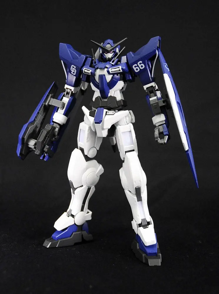 【画像・写真】2008年、静岡県のバンダイホビーセンターを訪問し落合監督にプレゼントされた「落合専用ガンダム」