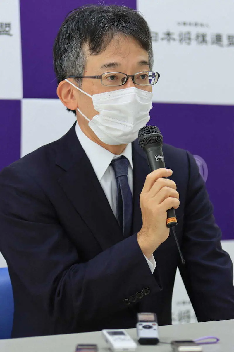 6月での退任を表明した佐藤康光・日本将棋連盟会長（撮影・我満　晴朗）