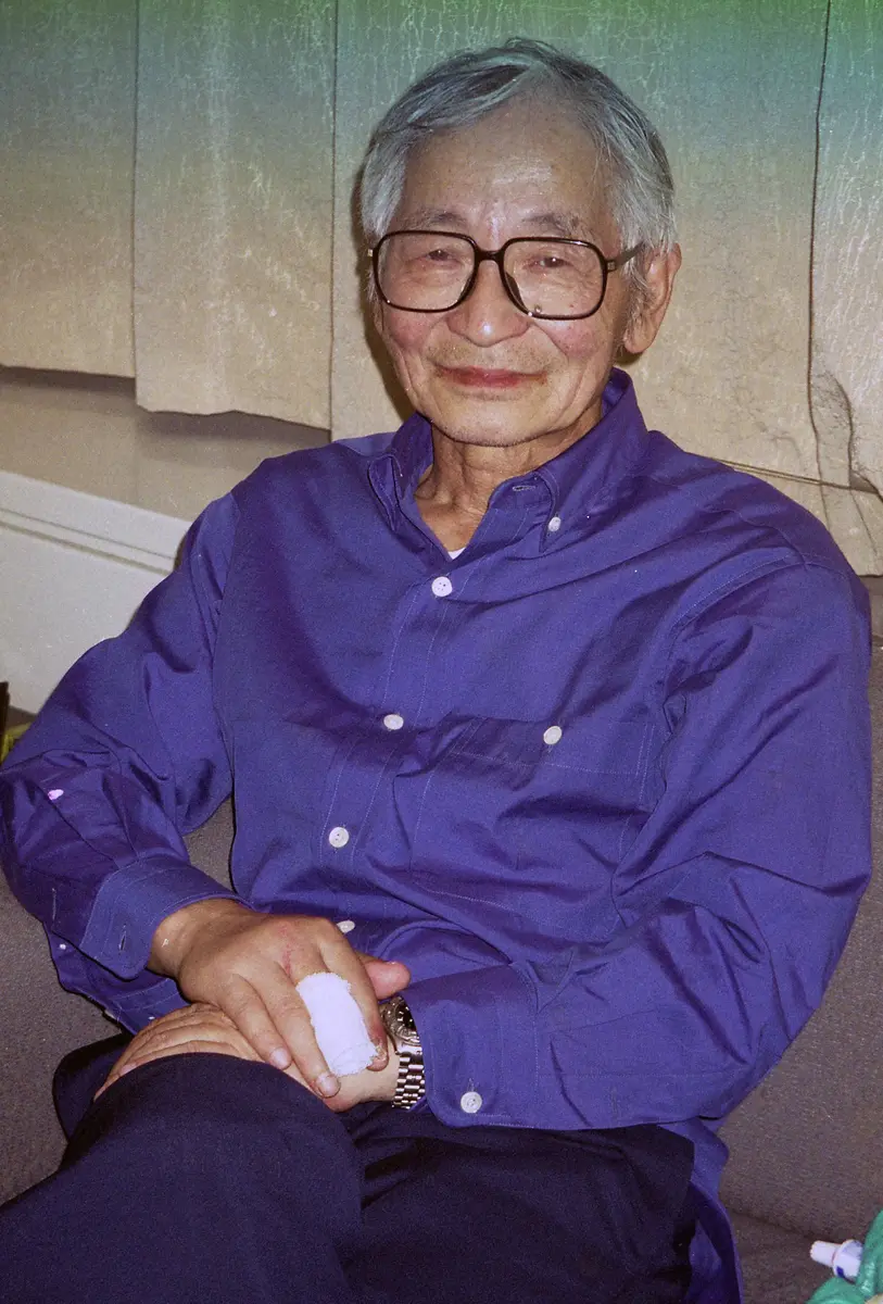 【画像・写真】右手中指の包帯が痛々しい…ライオンに指をかまれた畑正憲氏