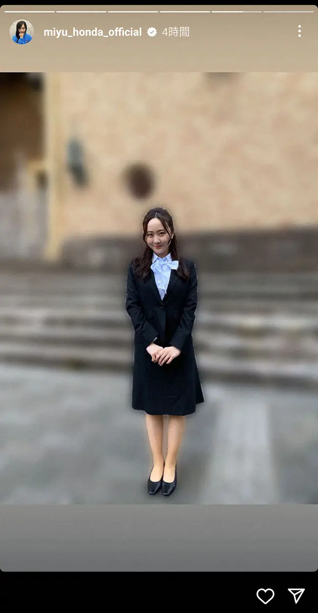 【画像・写真】早大社会科学部進学の本田望結、スーツ姿の“新入生ショット”公開　あれっ?この場所は…