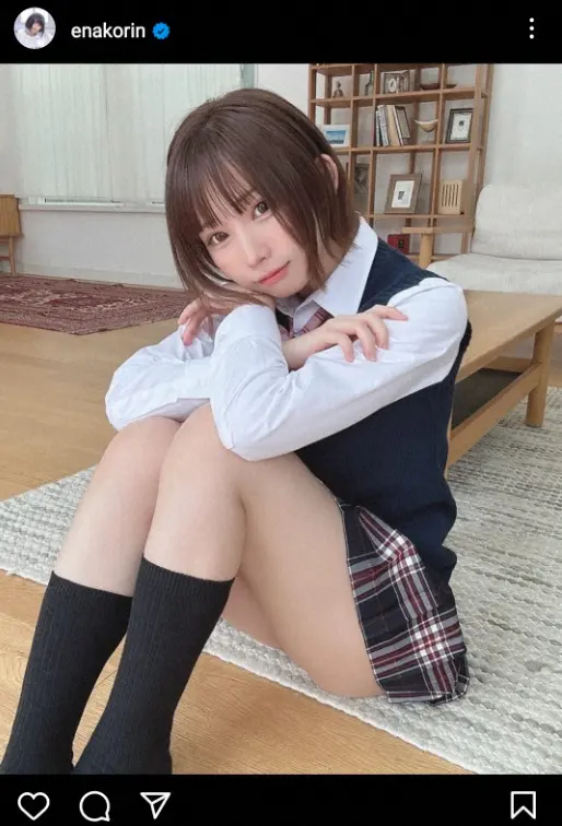 【画像・写真】えなこ　赤いリボンのプードルコス披露に「『今日のわんこ』に応募」「めちゃお似合い」「ワンダフル」