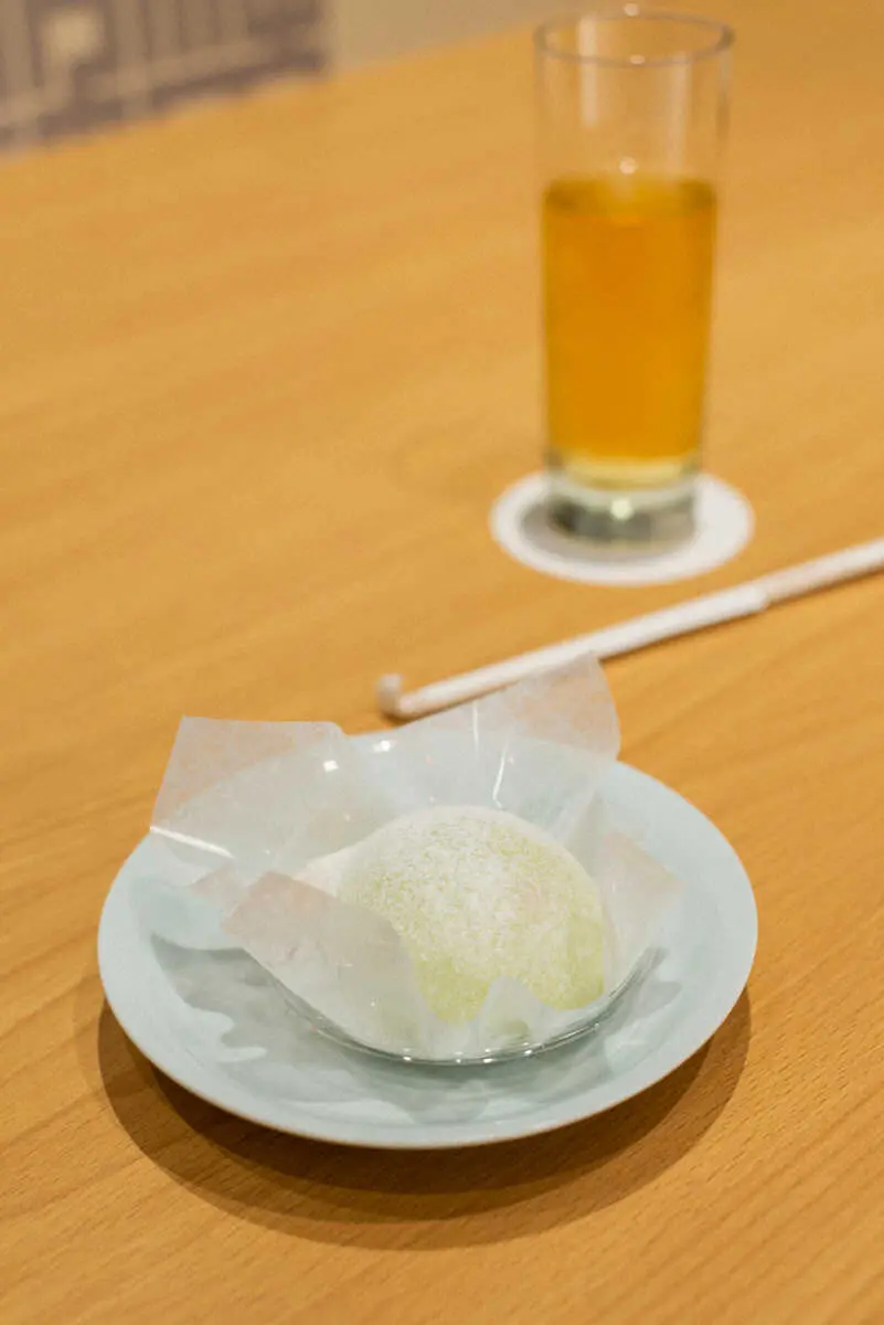 【画像・写真】藤井叡王午後のおやつ「洋菓子屋さんの抹茶の苺大福」と「白葡萄ジュース」（日本将棋連盟提供）