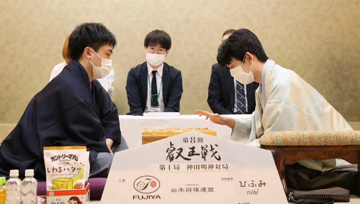 【画像・写真】藤井聡太叡王　3連覇へ先勝も冷や汗　時間使い切り先に1分将棋