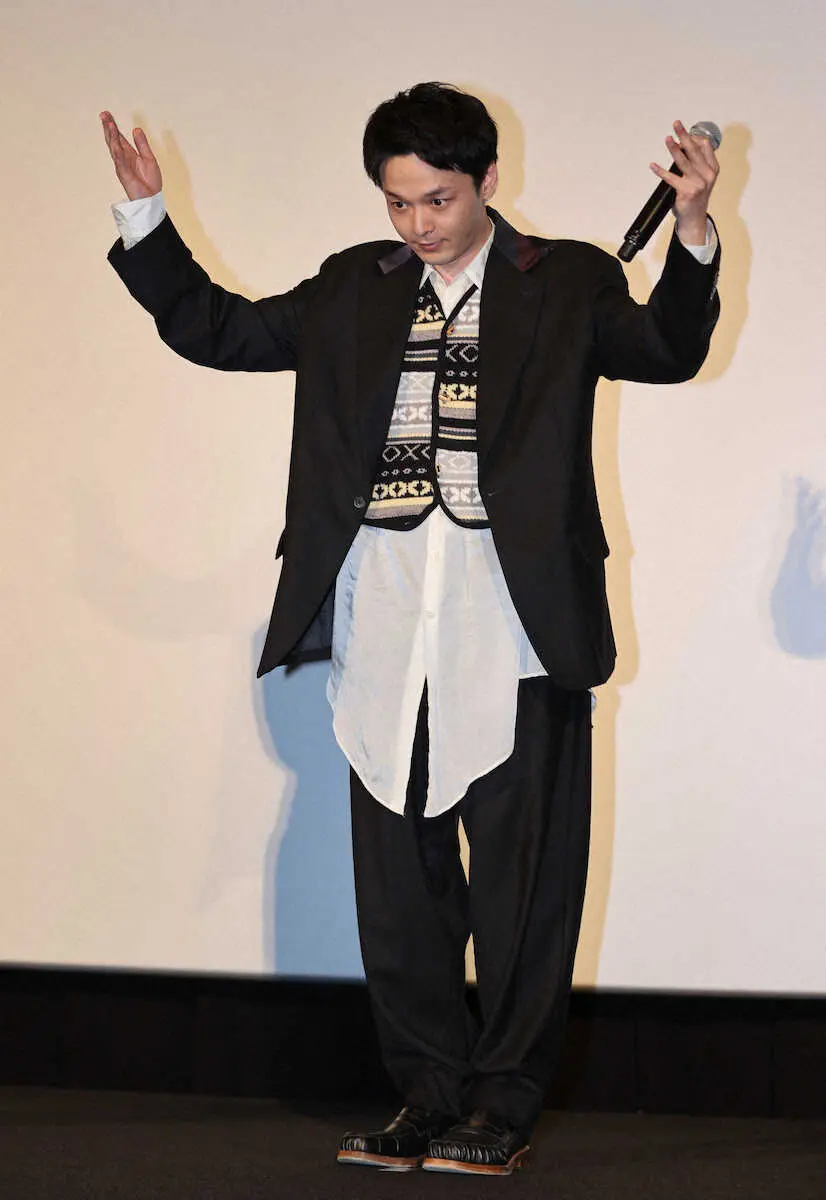 【画像・写真】中村倫也　祝福にノリノリ　タモリ＆猪木さんパフォーマンス　水卜アナとの結婚発表後、初の公の場