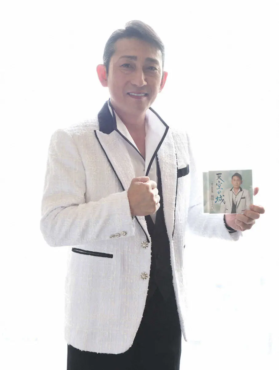 【画像・写真】新曲「天空の城」の発売記念取材会に登場した福田こうへい