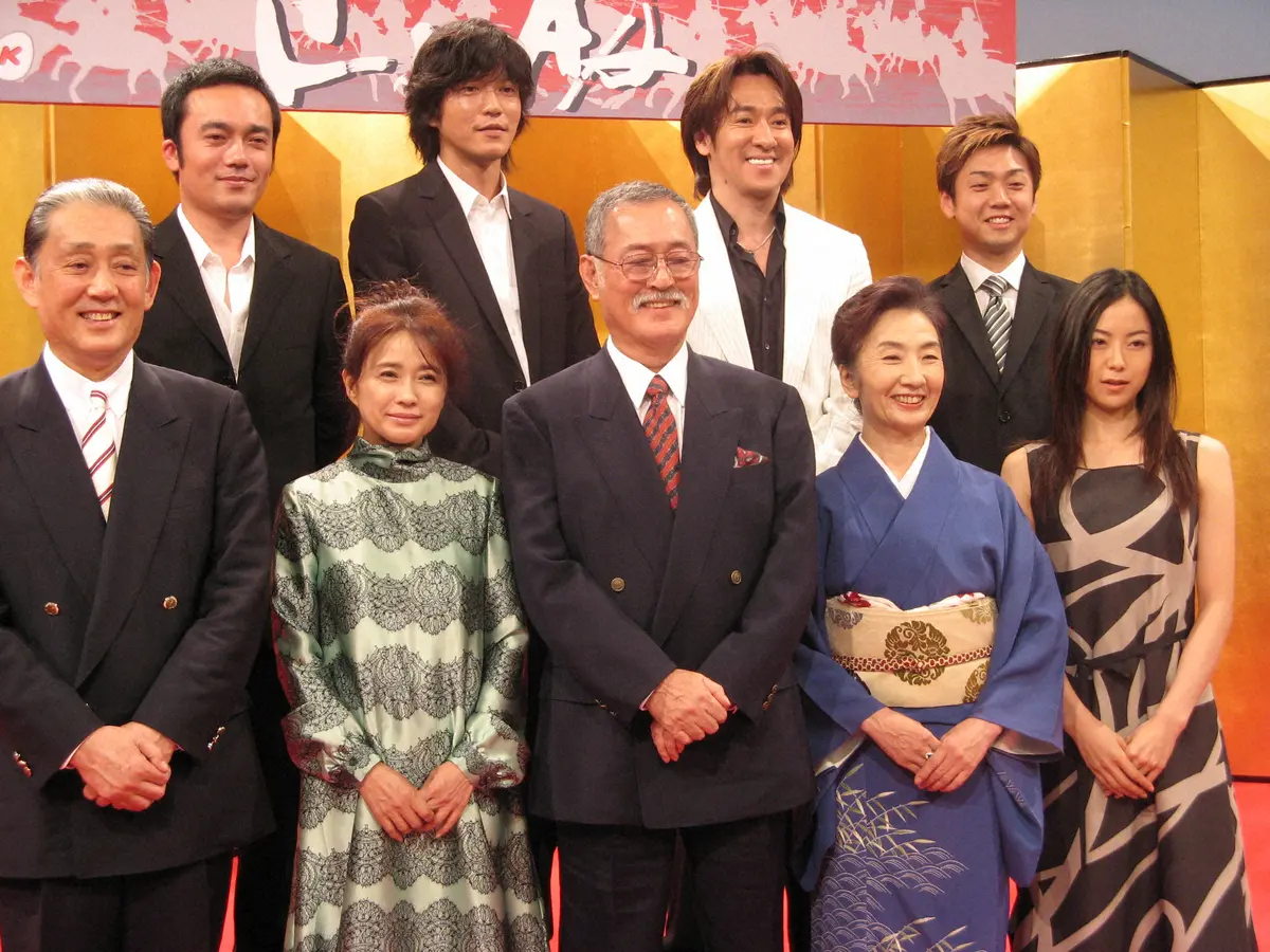 NHK大河ドラマ「風林火山」で豪華俳優陣と肩を並べる市川左團次さん（前列左・2006年撮影）
