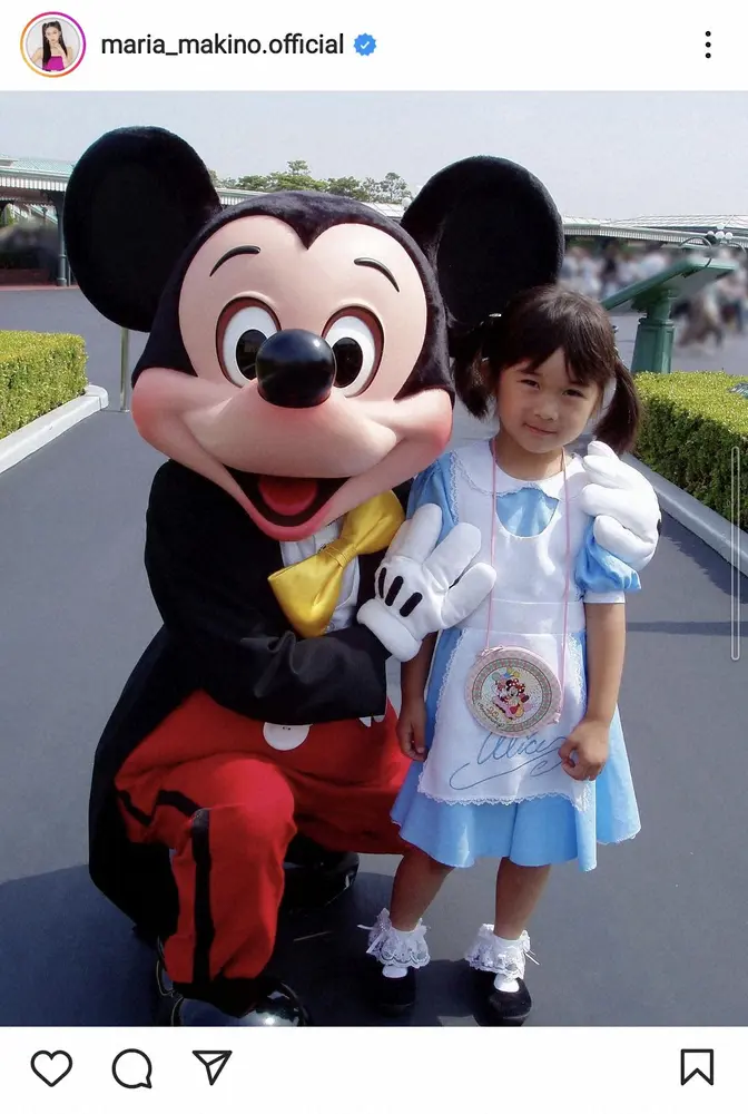 【画像・写真】モー娘。牧野真莉愛　4歳時のディズニーランド満喫ショットに「可愛すぎ」「既にポーズが決まってる」の声