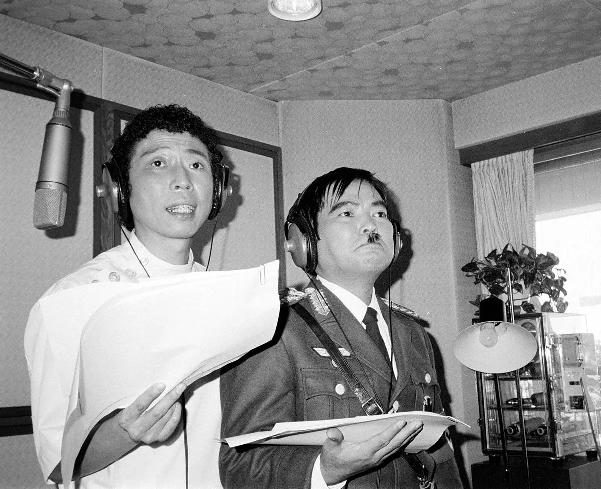 1983年、「レオナルドのサイエンス・ブック」のレコーディングを行った、コント・レオナルドの石倉三郎(左)とレオナルド熊さん