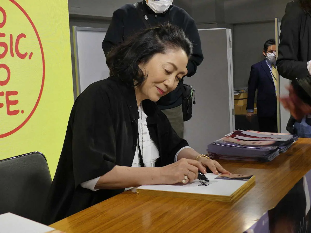 【画像・写真】石川さゆりがデビュー当時以来、約半世紀ぶりのサイン会を開催　「新人になったみたいでうれしい」
