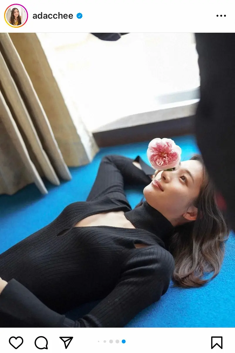 【画像・写真】足立梨花「載せてくー」撮影オフショット公開にネット興奮「国宝」「はみ出てるよ！」「色気やばすぎ」