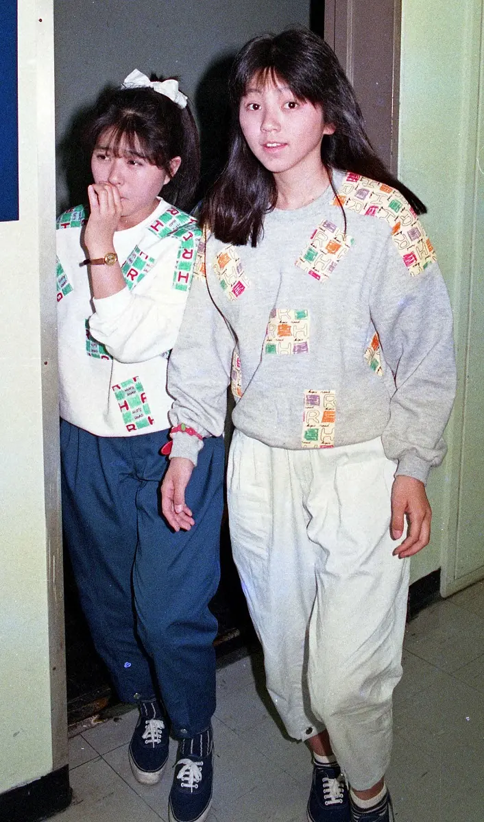 1987年、「夕やけニャンニャン」収録での白石麻子と渡辺満里奈