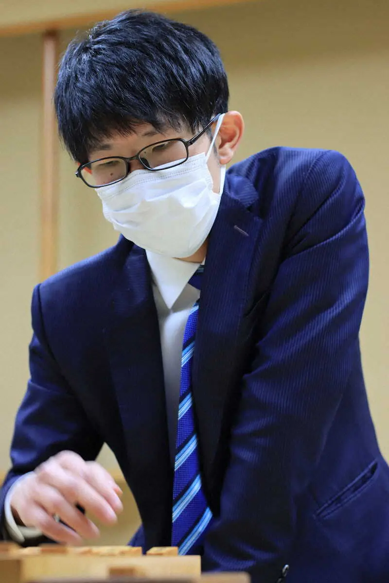 【画像・写真】藤井6冠との棋聖戦挑戦者は佐々木七段！永瀬王座下しベトナム行きチケット獲得「食らいついていきたい」