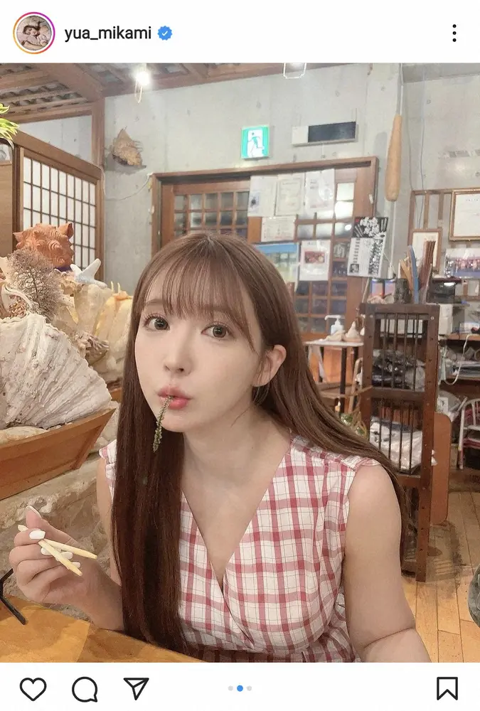 【画像・写真】三上悠亜　沖縄訪れノースリーブワンピ姿での乾杯ショット披露に「めちゃくちゃ激可愛すぎる～」の声