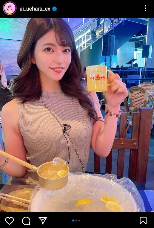 【画像・写真】上原亜衣　歌舞伎町タワーで超ミニ丈ワンピ姿披露に「美人でおしゃれでかわいい」「素敵」「キレイ」