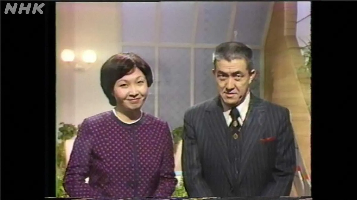 「テレビファソラシド」で共演した加賀美幸子アナウンサーと永六輔さん（C）NHK