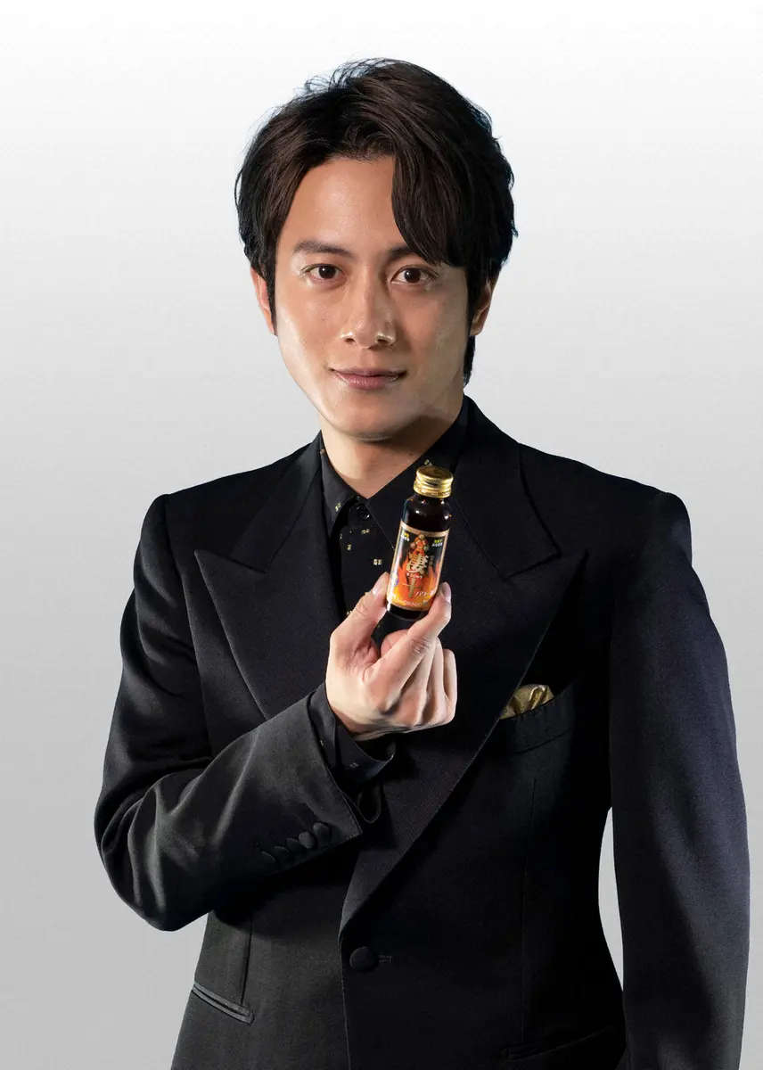 【画像・写真】凄十を手にした溝端淳平