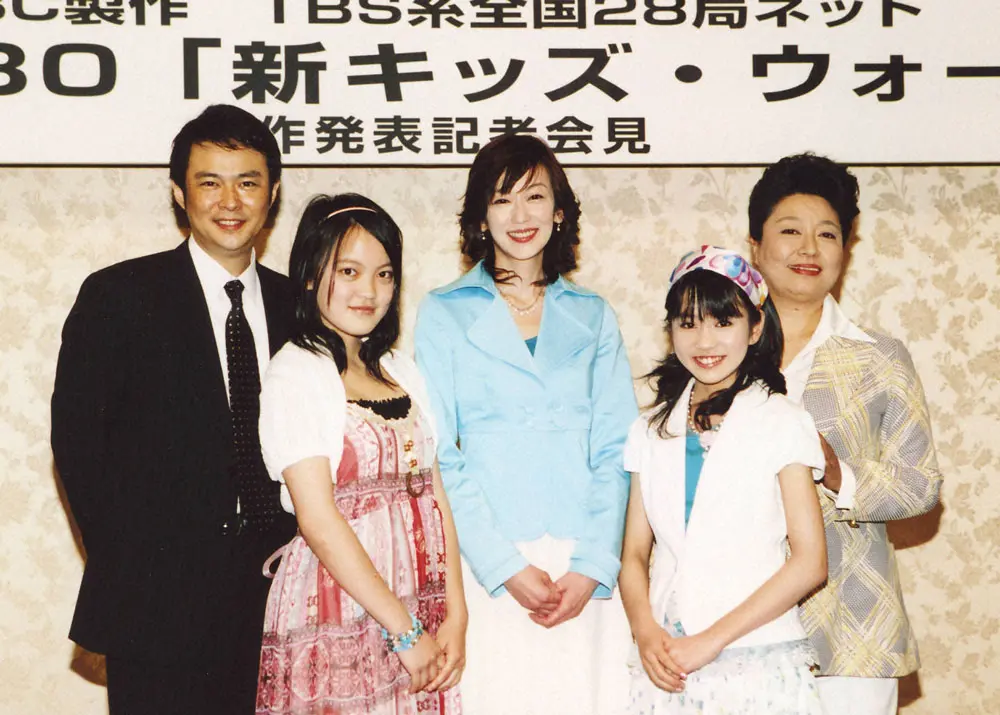 06年、昼帯ドラマ「新キッズ・ウォー2」の制作発表に出席した主な出演者。（左から）山下規介、佐藤栞菜、大河内奈々子、加地千尋、三林京子