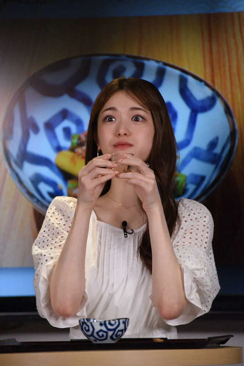 【画像・写真】松村沙友理　広島の日本酒＆おつまみに舌鼓「おいしい～！」「日本酒は女性も楽しめる」