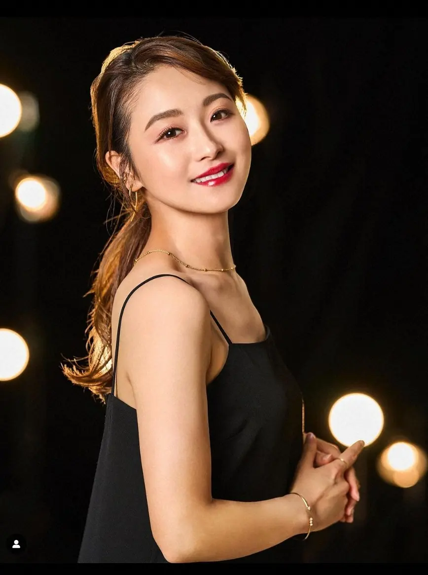 【画像・写真】鈴木奈々　黄色ドレスのキャバ嬢風ショットにフォロワーもメロメロ「間違いなくNo.1だね」