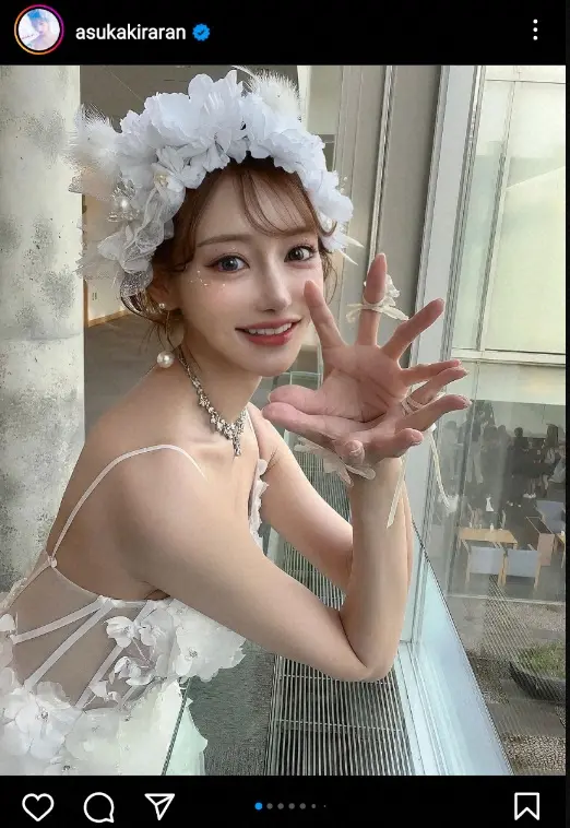 【画像・写真】明日花キララ　純白の髪飾り＆ドレス姿披露に「キラキラしてる」「き―ちゃん天使」「かわいすぎる」