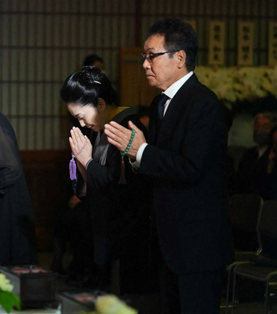 【画像・写真】スポニチOB、音楽プロデューサー　小西良太郎さん通夜に800人　坂本冬美「感謝しかありません」