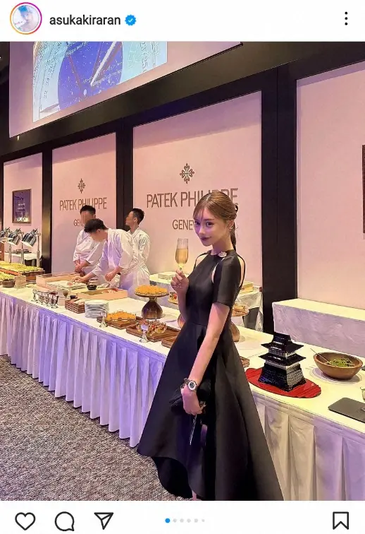 【画像・写真】明日花キララ　黒ドレス姿披露に「黒ドレスも最高」「むっちゃ綺麗過ぎ」「美しい」「素敵だよ」