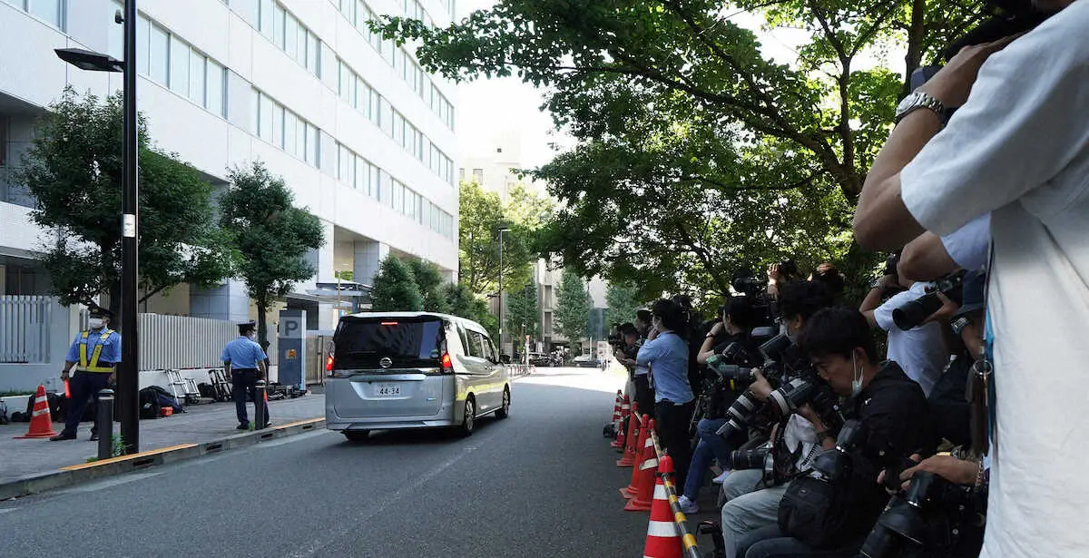 【画像・写真】＜永山絢斗容疑者送検＞永山絢斗容疑者を乗せた車両が原宿署を出発する（撮影・郡司　修）
