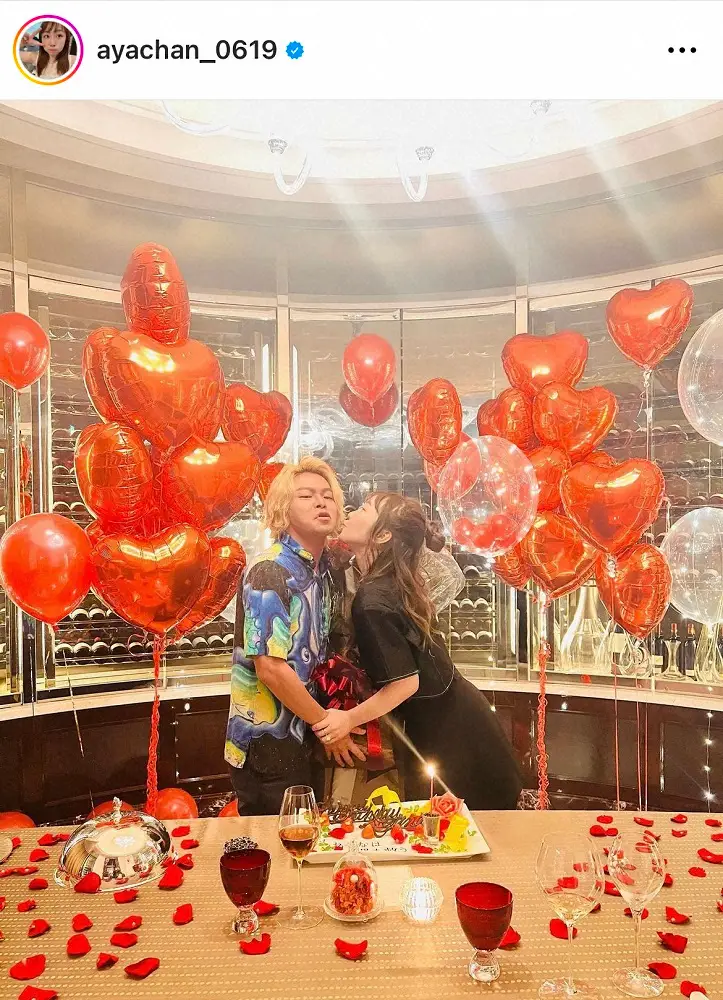 【画像・写真】超人気ユーチューバー、妻に再プロポーズ　指輪に衝撃「ダイヤでか！」「何カラットあるの」「理想の夫」