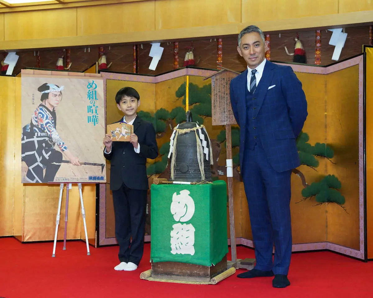 【画像・写真】市川團十郎　麻央さん命日にお墓参り「團十郎、新之助を襲名して初めての命日を無事に迎えたよと報告」