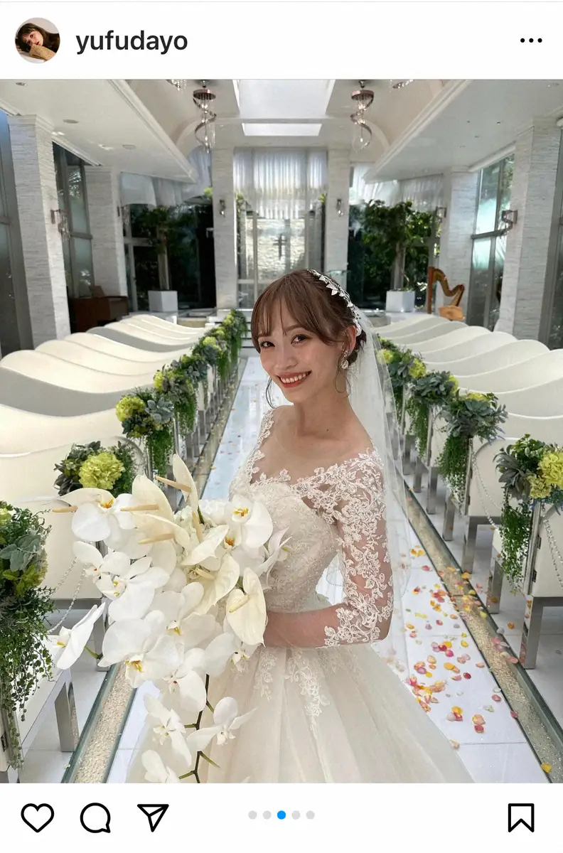 【画像・写真】日本代表FW上田綺世　昨年2月結婚の美人妻との挙式報告　幸せいっぱいのツーショット披露に「綺麗すぎ」