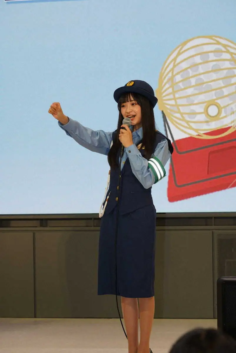 【画像・写真】昨年の「東宝シンデレラ」審査員特別賞の西川愛莉が地元・大阪で初の一日警察署長　交通安全呼びかける