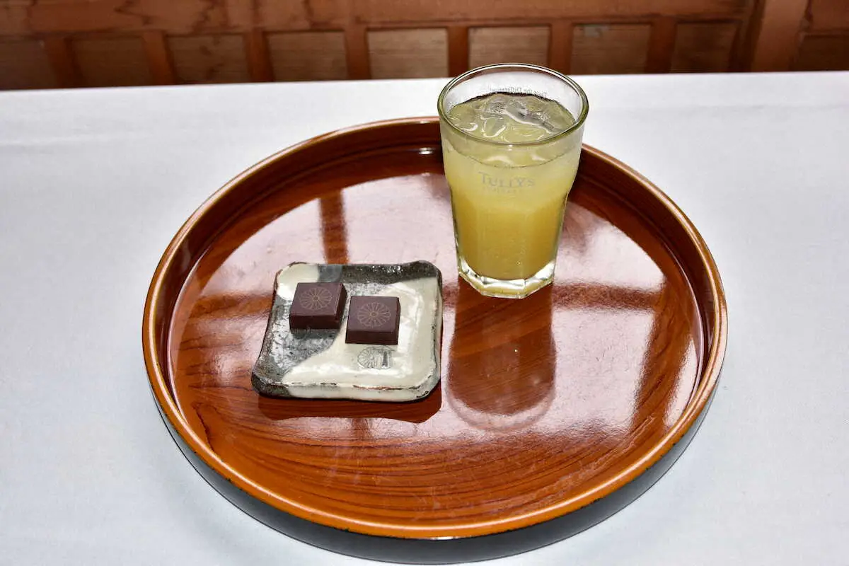 【画像・写真】棋聖戦第3局　午後のおやつ、藤井棋聖は「りんごジュース」佐々木七段は「生クリームのプリン」