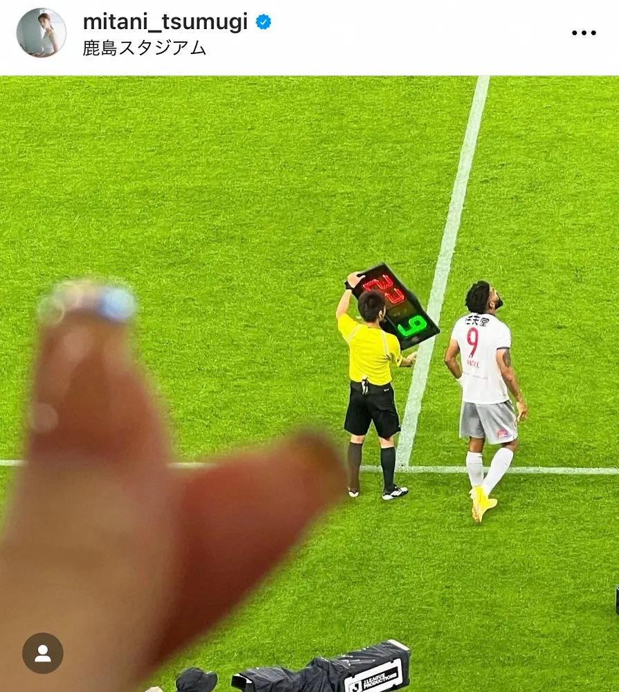 【画像・写真】テレ朝・三谷紬アナ「推し選手」を見るためサッカー観戦　「わかる！」「素敵だよね」共感の声