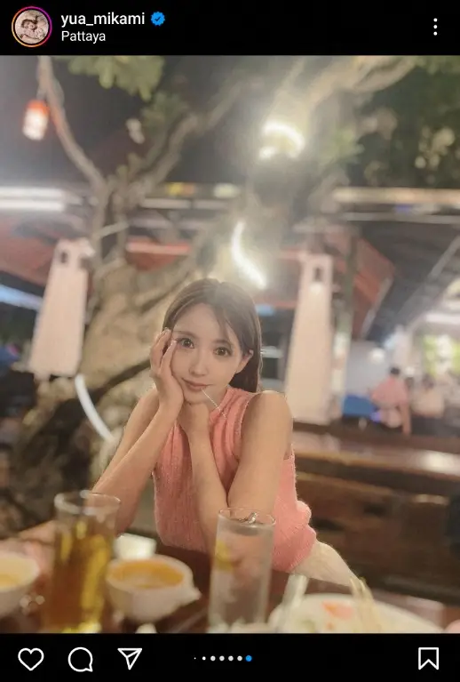 【画像・写真】三上悠亜　ピンクのノースリーブ＆白スカートのパタヤ・ショット披露に「美しすぎる」「素敵」