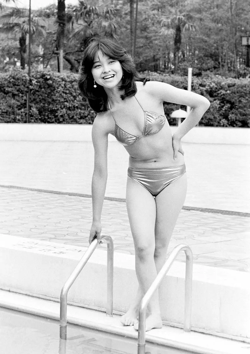 1982年、「君は輝いて天使にみえた」のPRに水着でキャンペーンを行った石川ひとみ― スポニチ Sponichi Annex 芸能