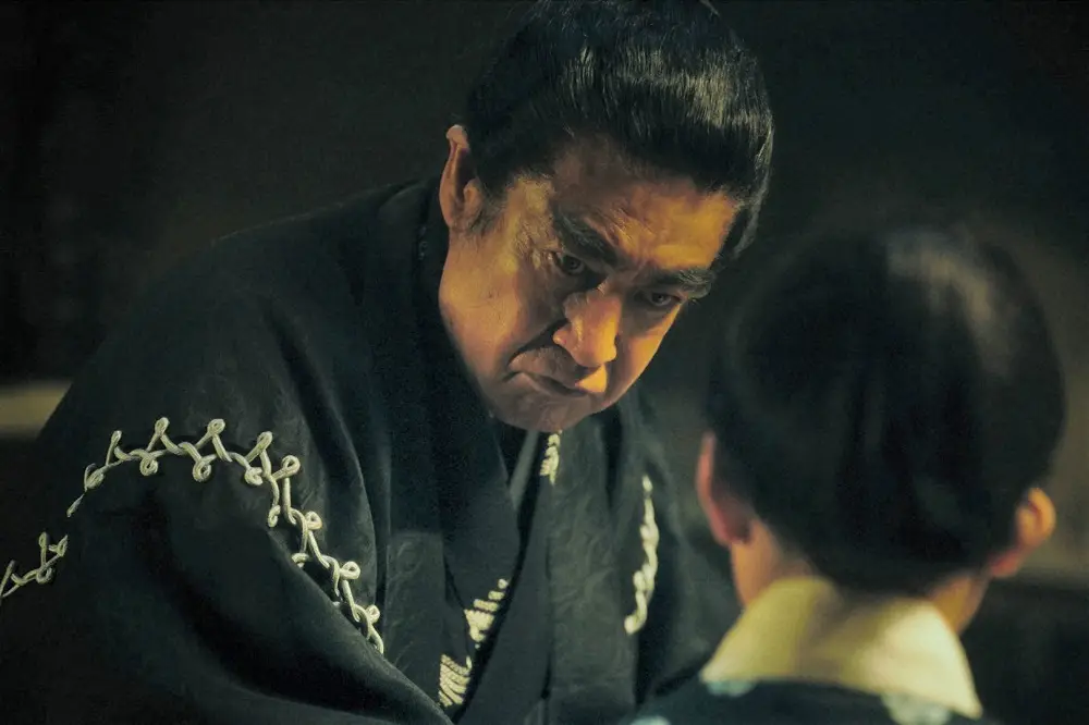 【画像・写真】大河ドラマ「どうする家康」第27話。12歳の息子・織田信長に、厳しい教えを授ける織田信秀（藤岡弘、・左）（C）NHK