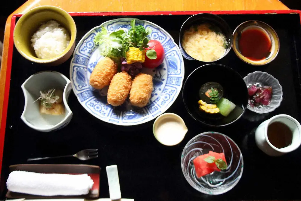 【画像・写真】棋聖戦第4局　藤井棋聖ランチはカニクリームコロッケ　誕生日前日にタイトル防衛目指す