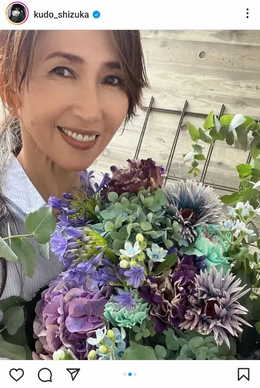 【画像・写真】工藤静香　ダメージデニムのカジュアルスタイル披露に「シンプルだけどオシャレ」「素敵です」