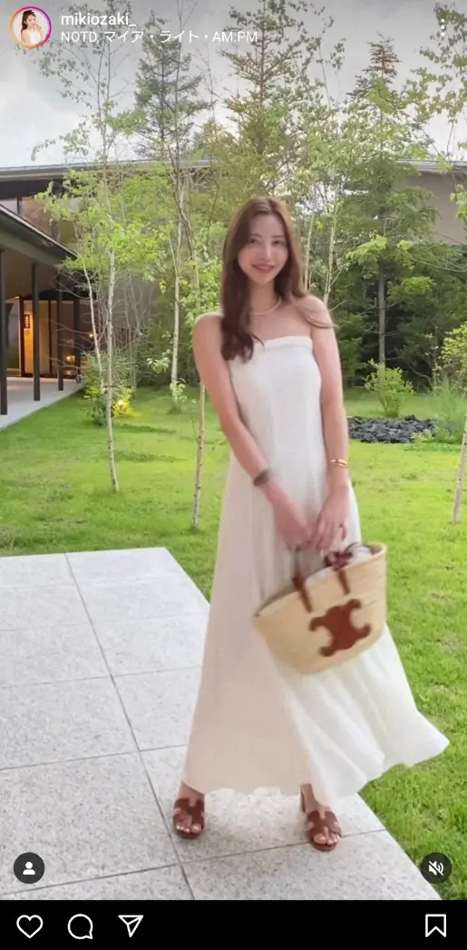 【画像・写真】2代目バチェロレッテ“モテモテ女社長”　白のオフショルダーワンピ姿披露に「涼しそう」「素敵」