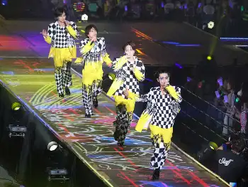 熱唱するSexy Zone（左から）菊池風磨、松島聡、中島健人、佐藤勝利