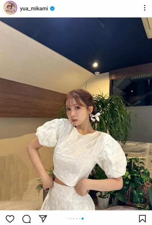 【画像・写真】三上悠亜　“背中パックリ”白ツーピースドレス姿披露に「本当天使」「背中最高にそそる」