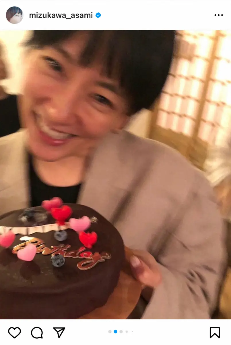 【画像・写真】水川あさみ　ファン驚き「本当に40歳？」　笑顔のバースデーショットに「思わず生年月日調べました」