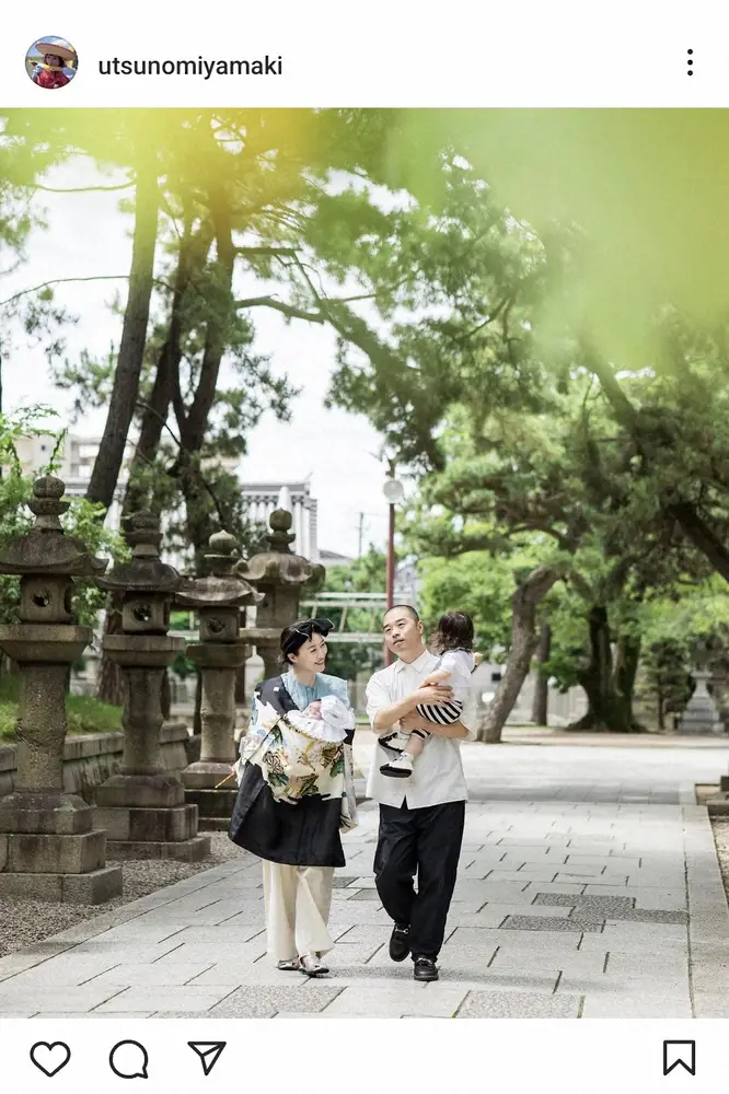 【画像・写真】山名文和＆宇都宮まき「オシャレして散歩しました」家族ショット披露に「お宮参りに行かれたんですね」の声