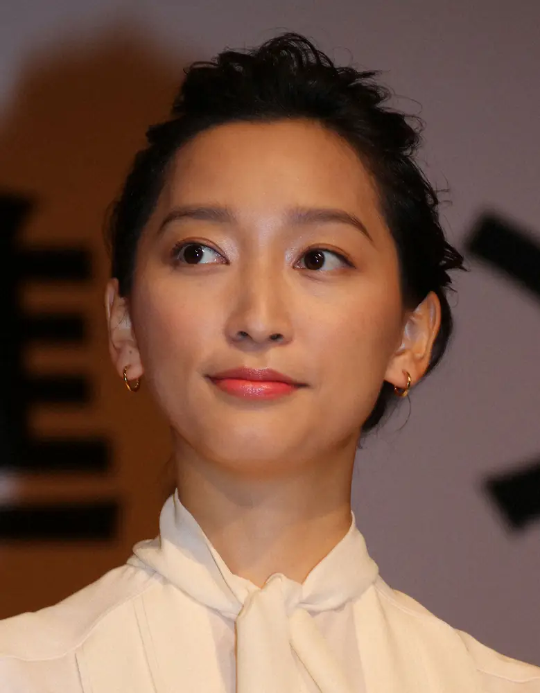 【画像・写真】杏　ポップコーンを手にメガネ＆帽子姿でお忍びで出かけた場所「相変わらず綺麗」「まさにハマり役」の声