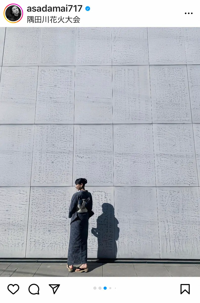 【画像・写真】浅田舞　花火鑑賞で意外な拾いもの「星のカケラを拾った気分」　妖艶な浴衣も披露で「粋な浴衣美人」の声