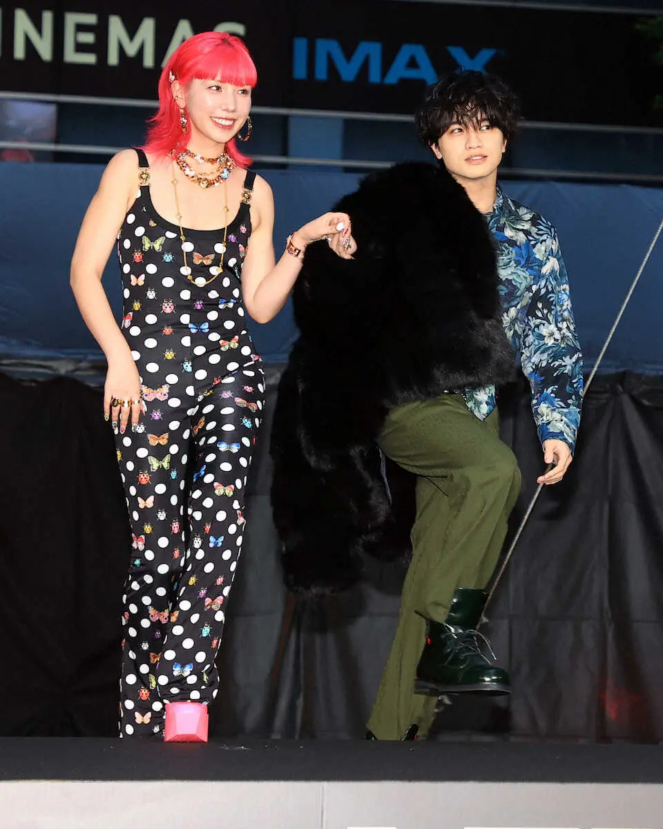 【画像・写真】中島健人　等身大トランスフォーマーに「NYの感動が歌舞伎町に舞い降りた」