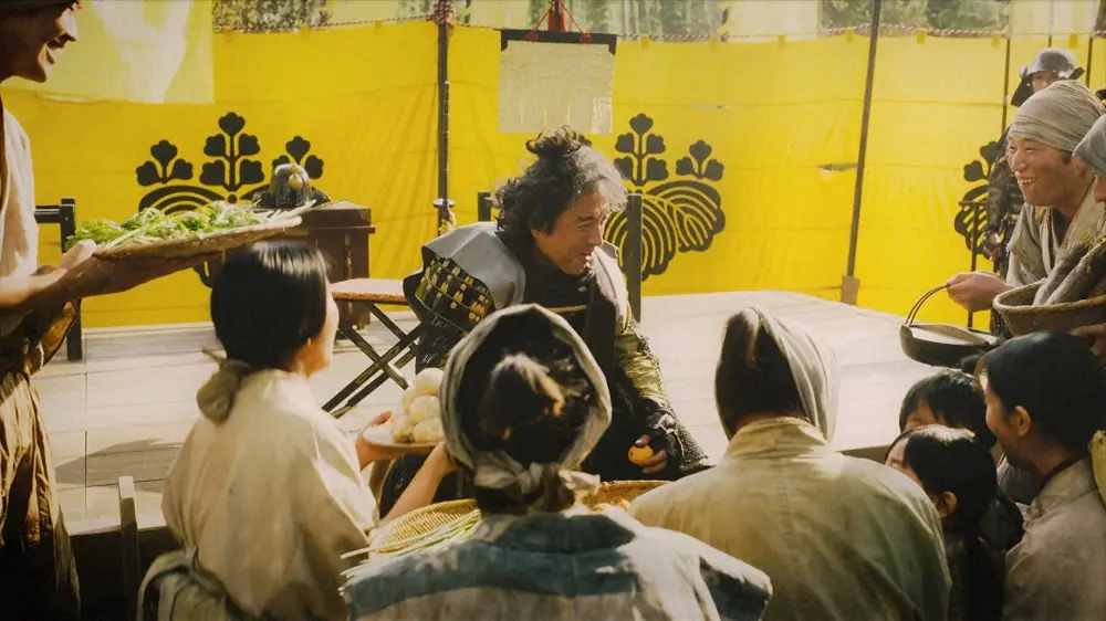 【画像・写真】大河ドラマ「どうする家康」第30話。民から絶大な人気を誇る羽柴秀吉（ムロツヨシ・中央）は天性の人たらし（C）NHK