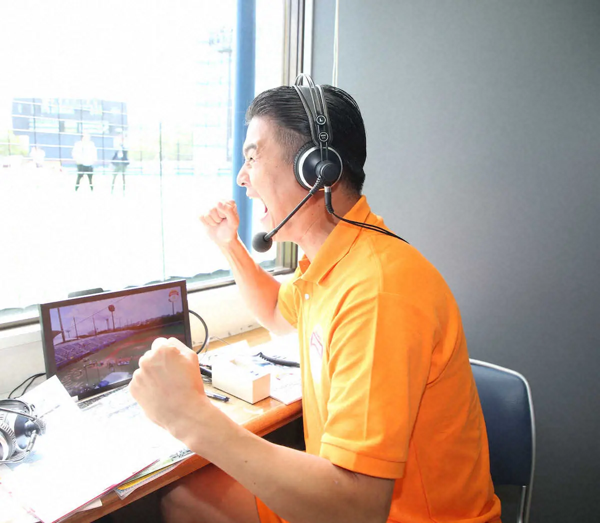 【画像・写真】ティモンディ高岸宏行　単独での野球解説者デビュー　出来は「100億点満点！やればできる！」