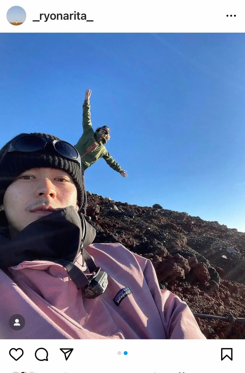 【画像・写真】成田凌　「本日山の日」富士山登頂報告に「さすが魔王様」「凄いです」「作品への愛感じます」